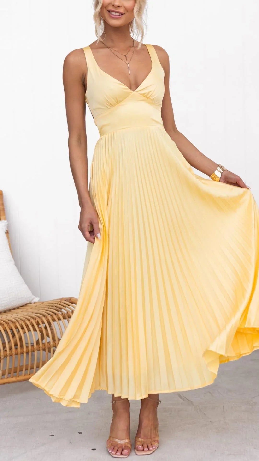 Aby – Yellow Pleated V-Neck Maxi Dress