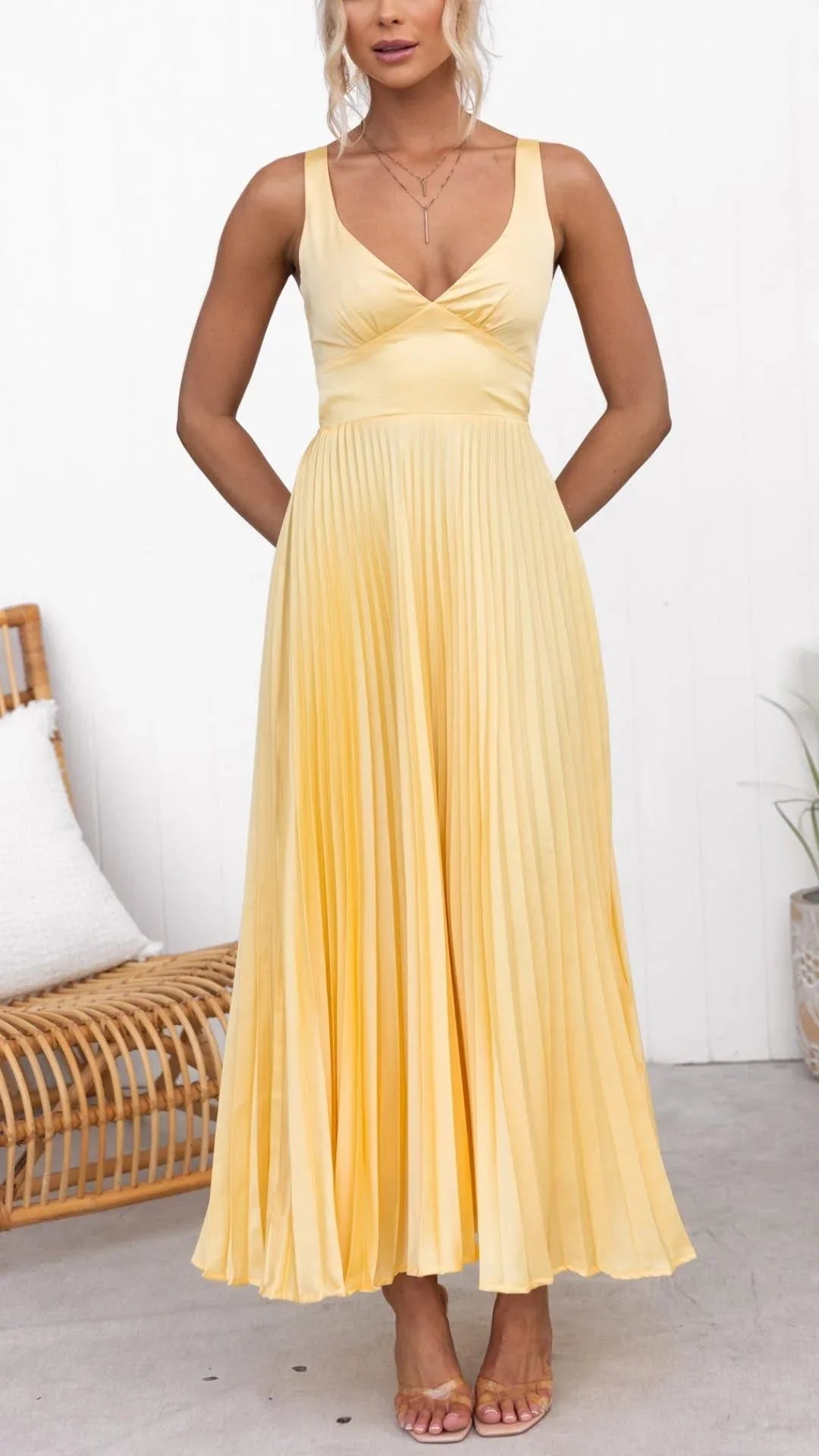 Aby – Yellow Pleated V-Neck Maxi Dress
