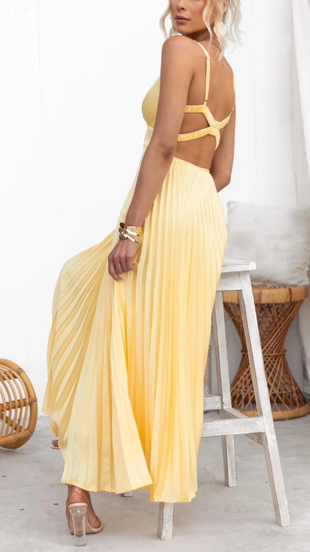 Aby – Yellow Pleated V-Neck Maxi Dress