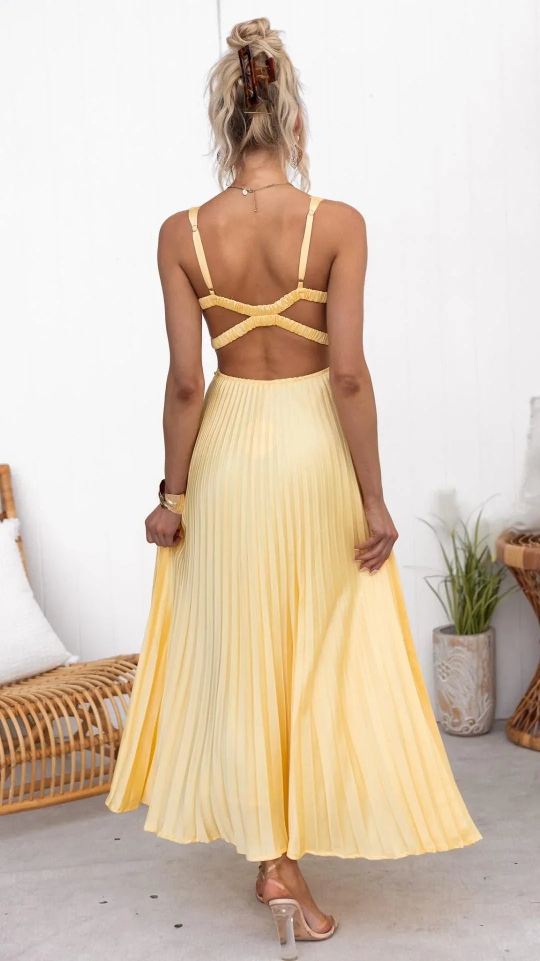 Aby – Yellow Pleated V-Neck Maxi Dress